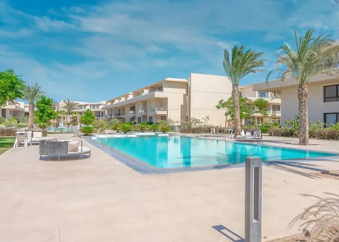 Chic 2 Bedroom Poolside At G-crib El Gouna