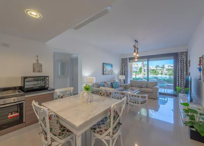 Chic 2 Bedroom Poolside At G-crib El Gouna Daire
