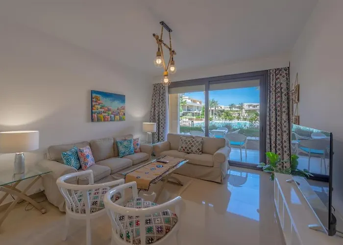 Chic 2 Bedroom Poolside At G-crib El Gouna Daire Hurgada