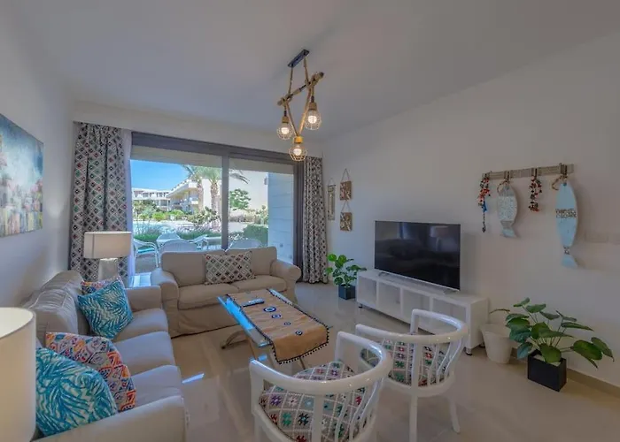 Chic 2 Bedroom Poolside At G-crib El Gouna