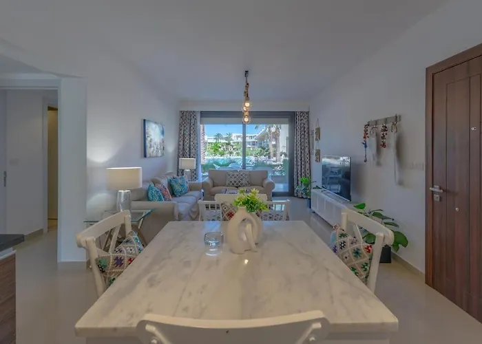 Chic 2 Bedroom Poolside At G-crib El Gouna *