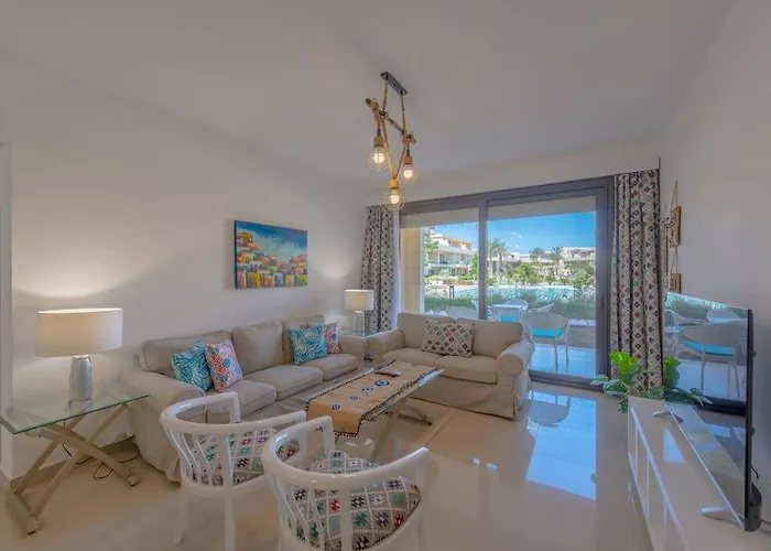 Daire Chic 2 Bedroom Poolside At G-crib El Gouna